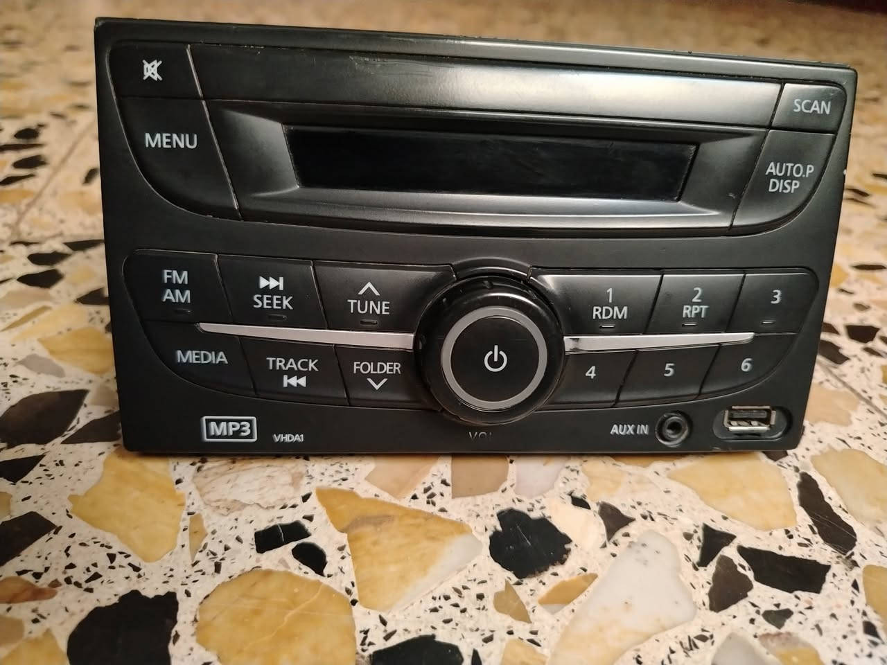للبيع مسجل سيارة نيفارا شغال اليريده يتصل ***********
