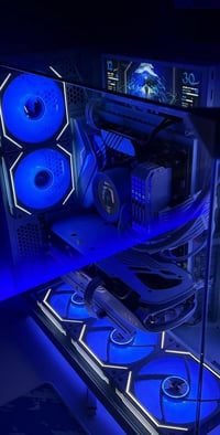 RTX4080 سوبر • R7 7800X3D • شاشة سامسونج G8