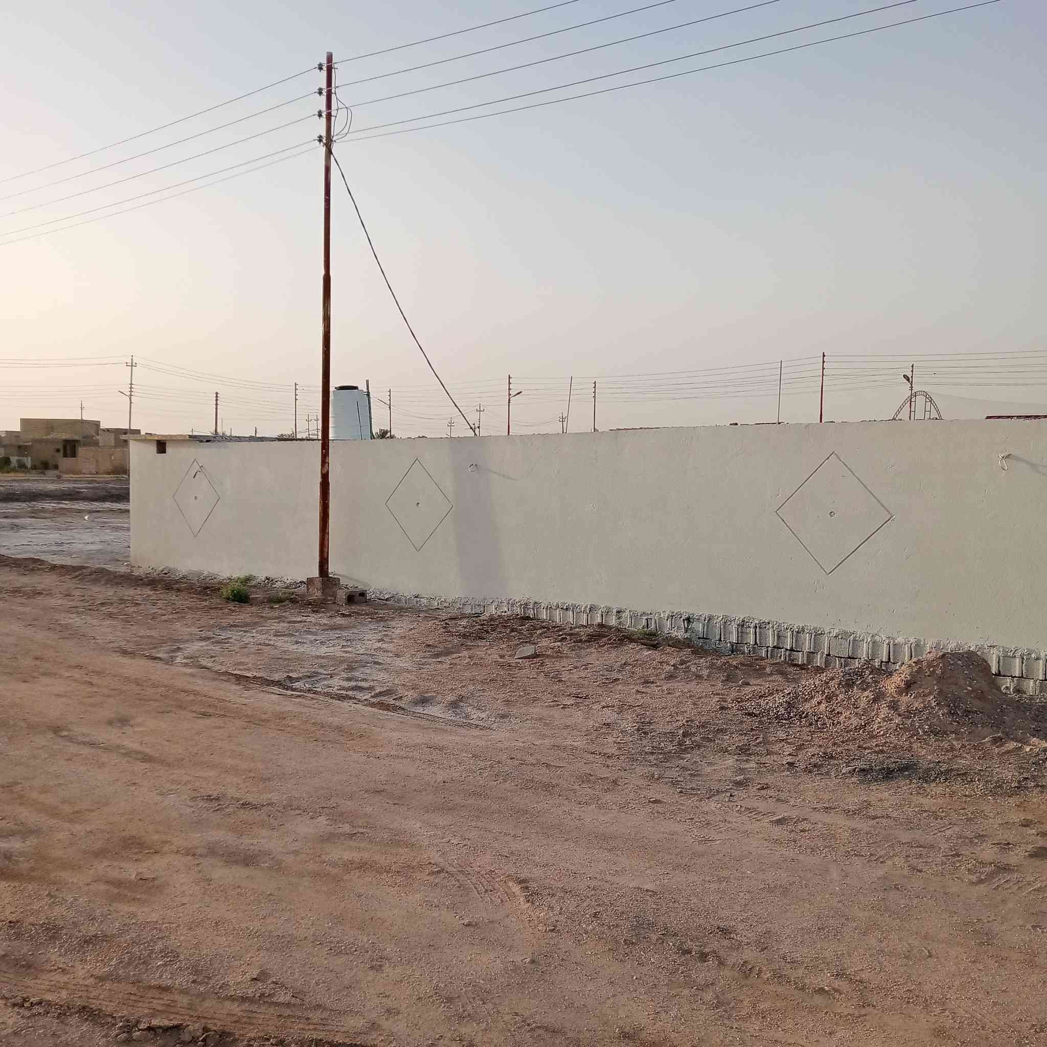 السلام عليكم اخوان مزرعه للبيع المساحه 400 البناءبلوك غرفه ومطبخ وقاعه وصحيات خارجيه خدمات كامله منطقة البوعظم الاستفسار على الرقم *********** او واتساب
