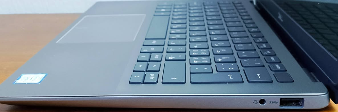 السلام عليكم لابتوب DELL 3301
===========================
المعالج i5 8th 
Ram 16 
SSD 256
شاحن اصلي 
حجم الشاشه 14 
النظافه ٩٩٪
السعر: ٣٠٠ ألف 
===========================
يوجد توصيل جميع المحافظات 
اللاستفسار *********** واتس آب
