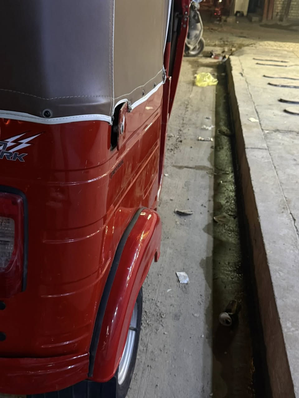 تكتك 18رقم وسنويه شهر12
كفاله تخم تاير 
تكتك حلوه شراي يخابرني 
***********
مكانيّ بغداد العبيدي
