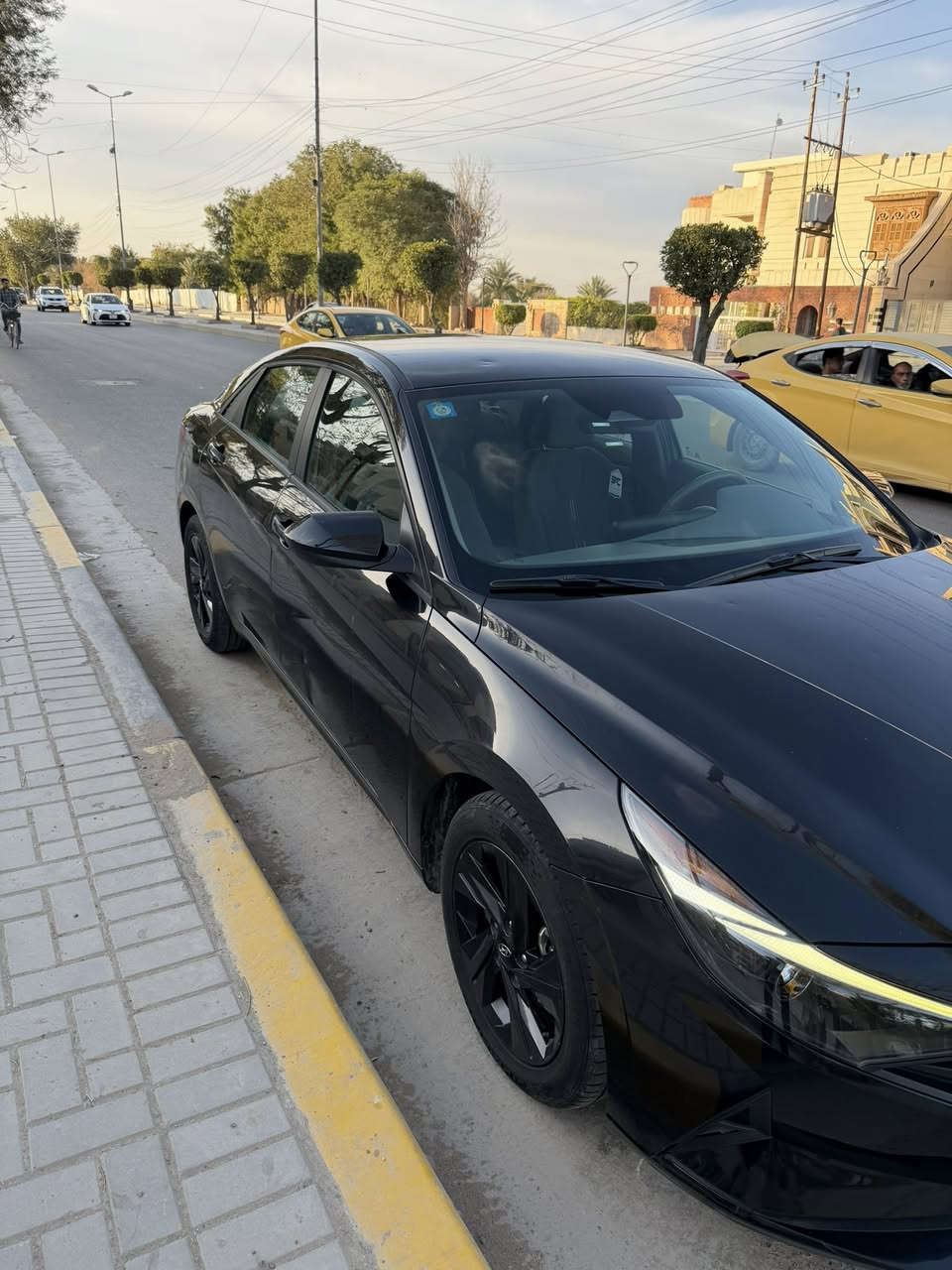 السلام عليكم
النترا 2021 حادث جاملغ خلفي وباب بدون ايرباك 
وصار بيها حالوب اهنا بلعراق رقم بغداد 
بصمة محرك 2000 
والسونار موجود بلمنشور 
***********
سعرها 125 وبيها مجال بسيط
