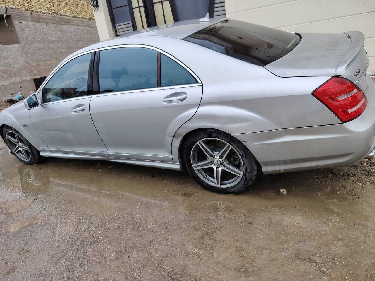 السلام عليكم
مارسدس S.  550  كت Amg
السياره فول للاخر
مديل ٢٠٠٩
بيه طخه مثل ما واضح بلصوره بسيطه كلش
بيه براد الدهن عاطل
تبريد ثلج كير محرك علئ بلاد
دواخل باكيت
السياره بدون ارقام مكفولة من كصة ونقل جثه وسرقة
السعر ٧٠ وبيه مجال
واذا مراوس بشاهين او ماجسته عادي
مكان نجف حرية
للاستفسار ***********
