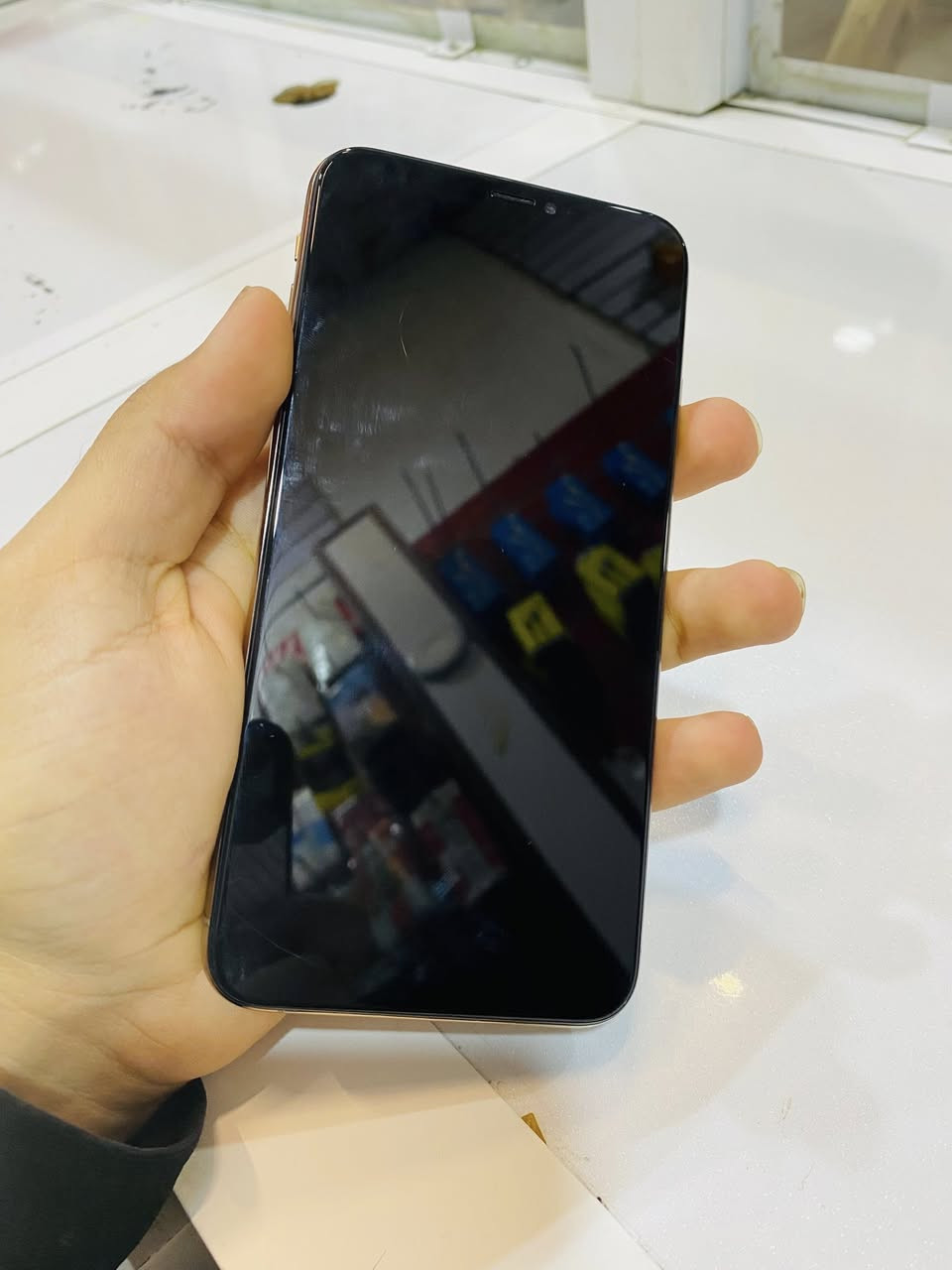 ايفون اكس ماكس للبيع ذاكره ٢٥٦ نضيف جدا مبدل بطاريه اصليه و شاشه اصليه ٣ خيارات سعر خاص مكاني قرنه ***********
