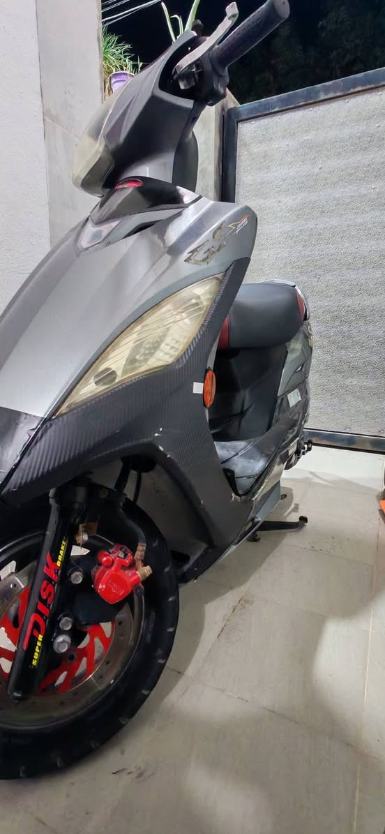 دراجة ياباني كامكو جي فايف kymco G5 محرك 150cc اربع ولفات نكرة سلف بكل وقت دراجة تخبل نظيفة كهربائيات كاملة جهاز انذار  ريمونتات ثنين لايت  عالي ناصي. كيج سرعة كيج بانزين صالنصة رياضي صجمية فصلة شلعة ومعدل كاملة مكملة دراجة تخبل و سعرها مناسب نقصها بس الهندر يفلت لان ما استخدمه ابد كله ع السلف جيم وصار يفلت و الكابريتر تجاري الباقي كله بلادي السعر 500 الف الميعرف بيهن خلي يعبر المنشور يروح يدورلة فراشة ، العنوان بعقوبة شارع الديري *********** تحياتي ❤
#دراجة #دراجه #كامكو #جيفايف #G5 #بعقوبه #بعقوبة #150cc
