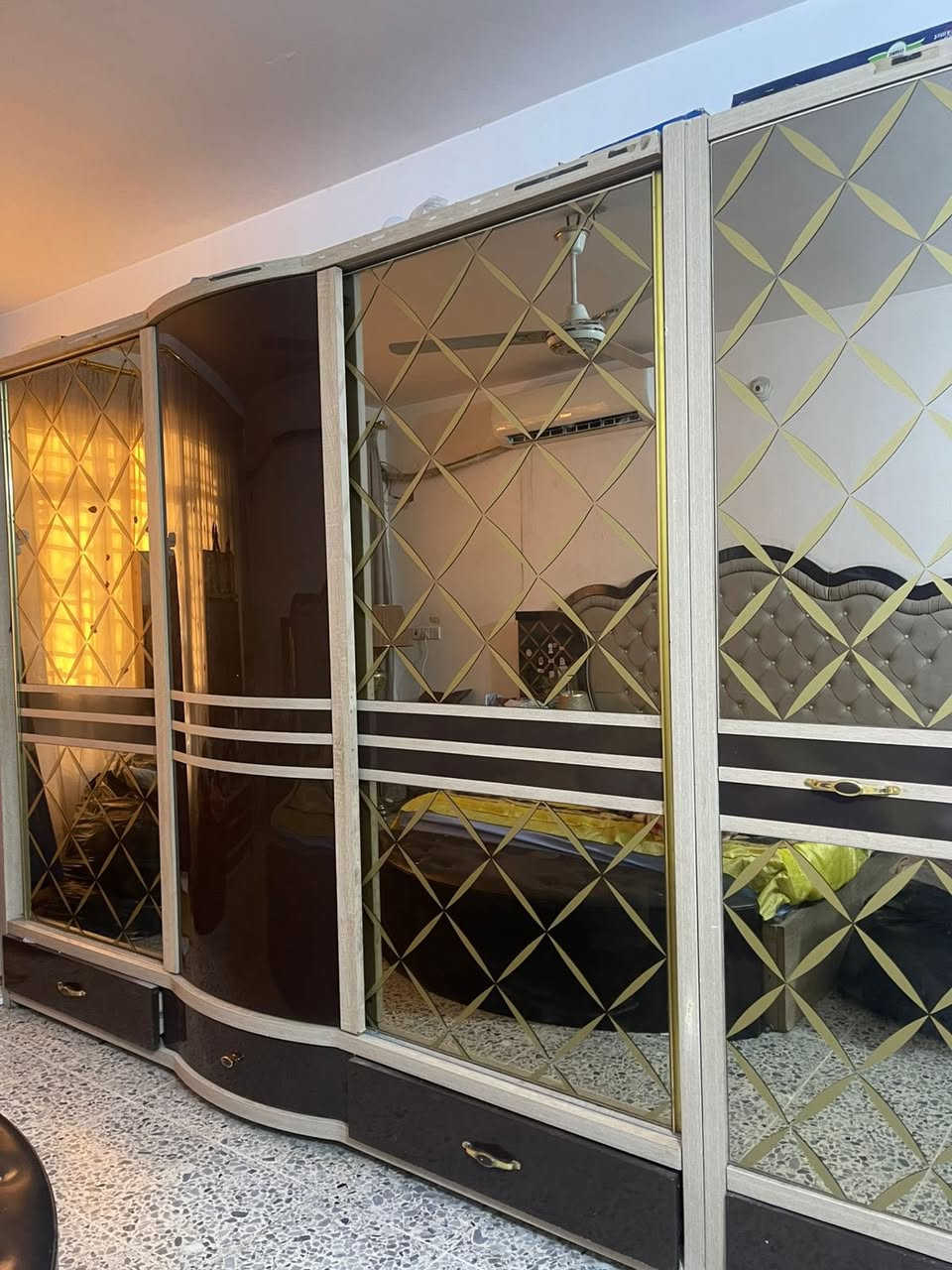 غرفه للبيع. ب 450 وبيها. مجال. 11قطعه
الرقم ***********
