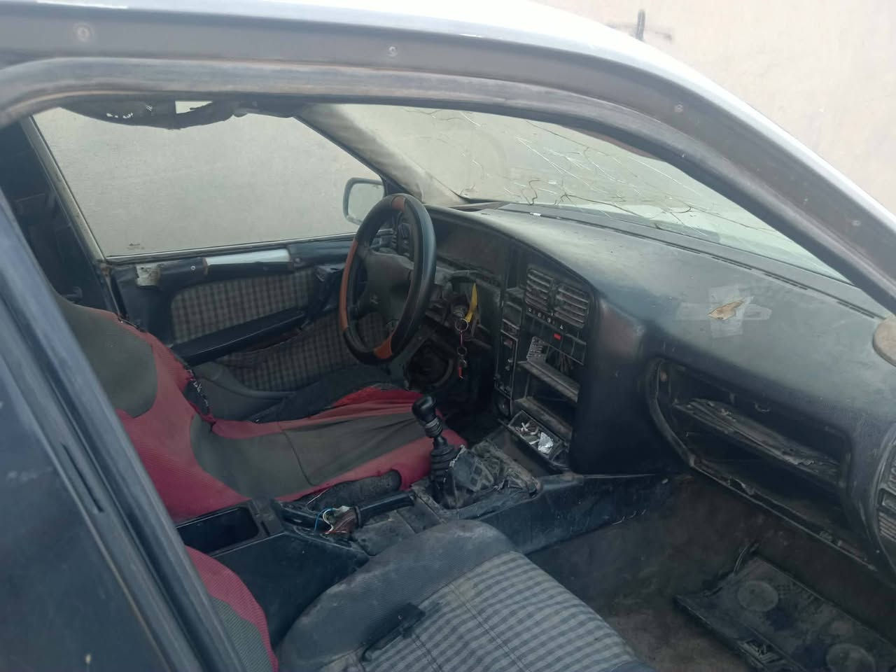 السلام عليكم اوبل اوميكة ستيشن ما اندل راعيها حجم 20 كير و محرك شرط
سيارة بيها خياسات و تعبانة  سياره مال روحة و جية 
السعر 9 و بيها مجال 
(العنوان القيارة )
رقم الهاتف ***********
