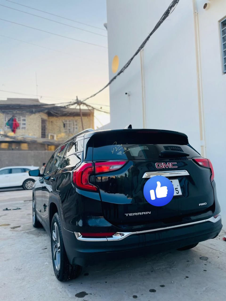 السلام عليكم 
للبيع جمسي تيران 2021السياره ١/١ فول
الحادث / جاملك امامي جهه السائق و باب السائق شبر و البنيد شبر 
المواصفات /
1-محرك 1500تيربو 
2-فئه SLE
3-فور ويل
4- بصمة أبواب مع بصمة تشغيل 5- تشغيل عن بعد 
6-كشنات تدفئه
7-كامره خلفيه
8-تبريد قطعتين أمامي خلفي 
9-شاشه كبيره 
10-تحكم ستيرن جهتين امامي + خلفي 
11-نضام ABS مانع نزلاق 
12-كشنات كهربائي  
13-لايت زنون + حاجب زنون 
14-دواخل نظيفه جدا 
15-سايد بريك دكمه 
16-السياره ماشيه 150 الف 
17-تخم تاير جديد
#وباقي المواصفات المعروفه 

سعر السياره 165 $ وبيها مجال
العنوان /كوفه *********** واتساب موجود ___________________
