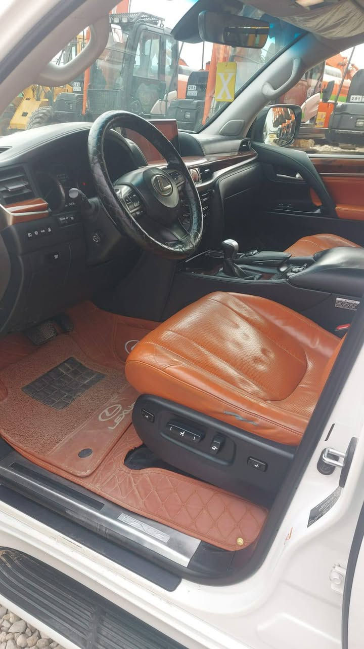 لكزز Lx 570 سوبر  سبورت السياره كفاله  عامه
موديل ٢٠١٧ بريم اصل 

خمس كامرات 
داتا شو 
حساس خلفي امامي 
رادار 
رادار نقطه عمياء
داخل مشمشي بريمي 
كشن كهرباء خزن
كشن تدفأه تبريد 
محرك ٨ سلندر ٥٧٠٠ 
سلايد 
سماعات بالتكم والباب الخلفي 
شاشات خلفيه
تبريد منفصل 
بردات جانبيه 
جكات 
باب خلفي كهرباء 
كير محرك كهرباء كله بشرط الفحص مكفول 
السياره كلش نظيف وترايها كلش ناعم 
السياره بدون تبديل بدون صبغ بدون فتح كفاله عامة شرط السونار  شرط الفحص 

مكان تواجد السياره محافظة واسط قضاء الحي 
السياره فول 

للإستفسار 
***********
