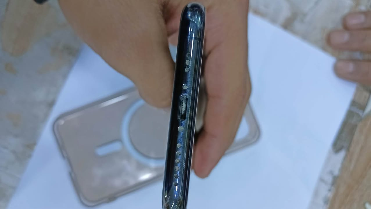 سلام عليكم للبيع ايفون 11برو 
مبدل فقط بطاريه شاشه بلادي فيس إيدي شغال سيم شغال كل عيب مابي 
ذاكره 64
بطاريه 100
مكاني كركوك 
*********** كركوك, العراق
