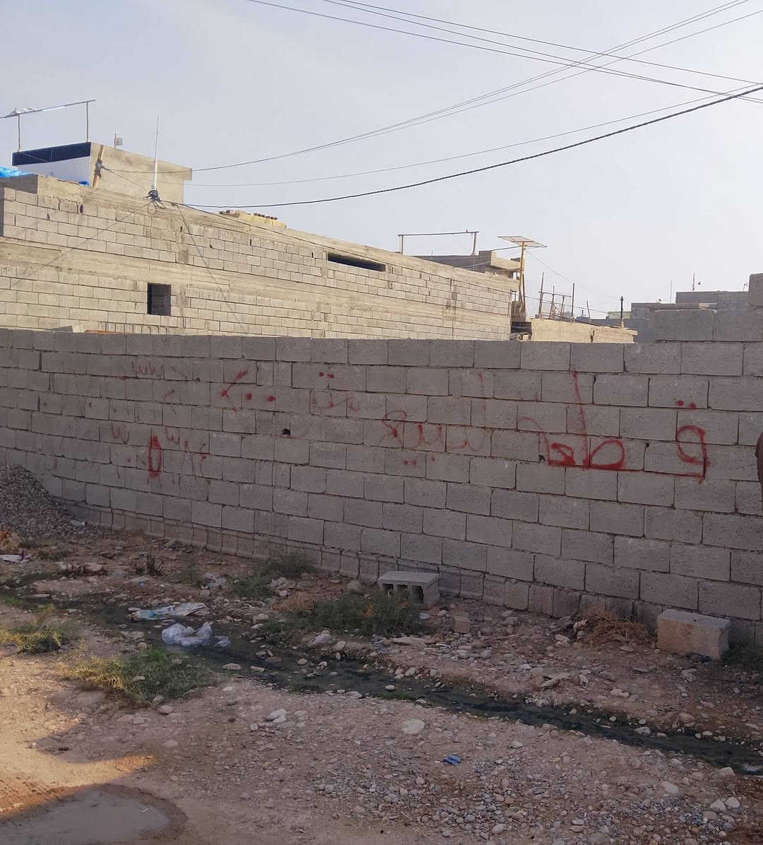 قطعه للبيع زراعي في طوز خرماتو خلف سايلو قرب حسينيه ام بنين مساحة 200متر 10×20 للاستفسار اتصل ***********
