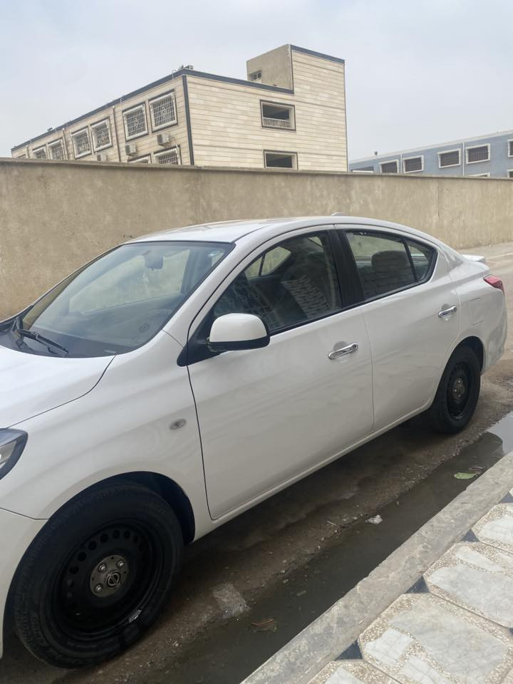 نيسان سني  هندي ام البليته الزركه 2024 ماشيه 51 الف كفاله ماعده التكمه موضح صورتها ب المنشور سياره جاهزة مال جناي  سعرها 120  
***********
