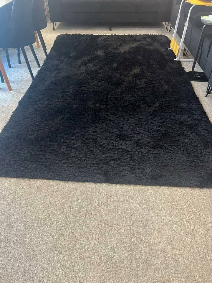 هەمووی هی یەک ماڵە لەسلێمانیە 
قەنەفەی 10نەفەری300هەزار
تەباغی چوار چاو 55هەزار 
فەرش 25هەزار 
دوو مێزی ئیکیا رەنگی سپی 30هەزار


**إذا كنت صاحب هذا الإعلان وتريد حذفه لأي سبب، رجاءا أرسل رسالة إلى الدعم الفني**