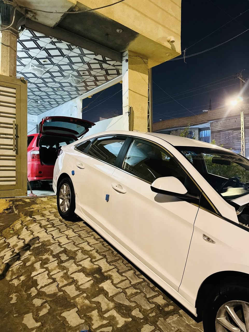 السلام عليكم  سوناتا 2019 وارد كوري مكفول كفاله عامه ماشيه 106 الف السياره بسمي استخدام شخصي السياره جديده تخم تاير السياره ماناقصه شي مكان السياره بصرة ( السعر 173) وقابل للتفاوض *********** —***********
