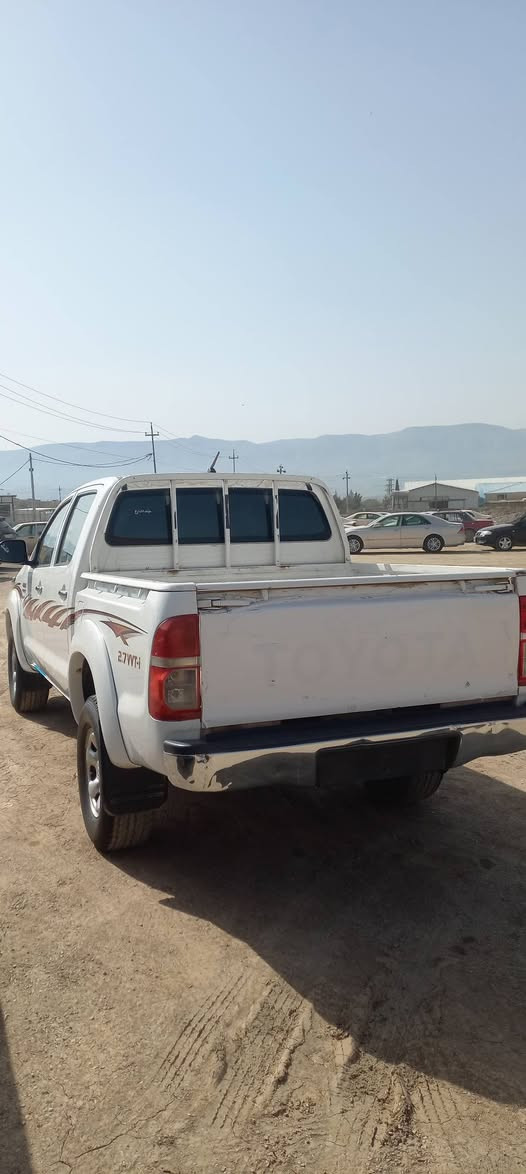 توێتا هیلۆکس مەرزێ بۆفرۆشتن سعودی...😍
سەیارەکە بێڕەقەمە مۆدێلی 2008 کامل کراوە بە14...🥰
سەیارەیەکە ماشااللە چۆن بڵێیت ئاوایە...
پێشو دوای  تازە داگیراوە بانصی پێشودوای گۆدراوە...  
250مەسرەفی تیانییە  بێتەقەوڕەقە.. تندوتۆڵە   بێعەیبە...
سەیارەکە یەک قرچی پێشی هەیە بێناوگرتن ماباقی بەشەرت...
مەکینەی کراوەتەوە بێعەبە بەشەرتی 100فیتەر... 
گێڕو مەکینەو ئەکسلوو دەبڵ ئەکسلی بەشەرت.... 
 لێخوڕینوو هەیکەلی بەقەدەر 14یەکی بیلادی خۆشنەبوو نەتەوێت...
 لەسلێمانییە سەیارەکە سعریشی 116گەڵامەعامەلەیە کەمم... 
 *********** ئەدمینی خۆشەویست 🥰❤❤
