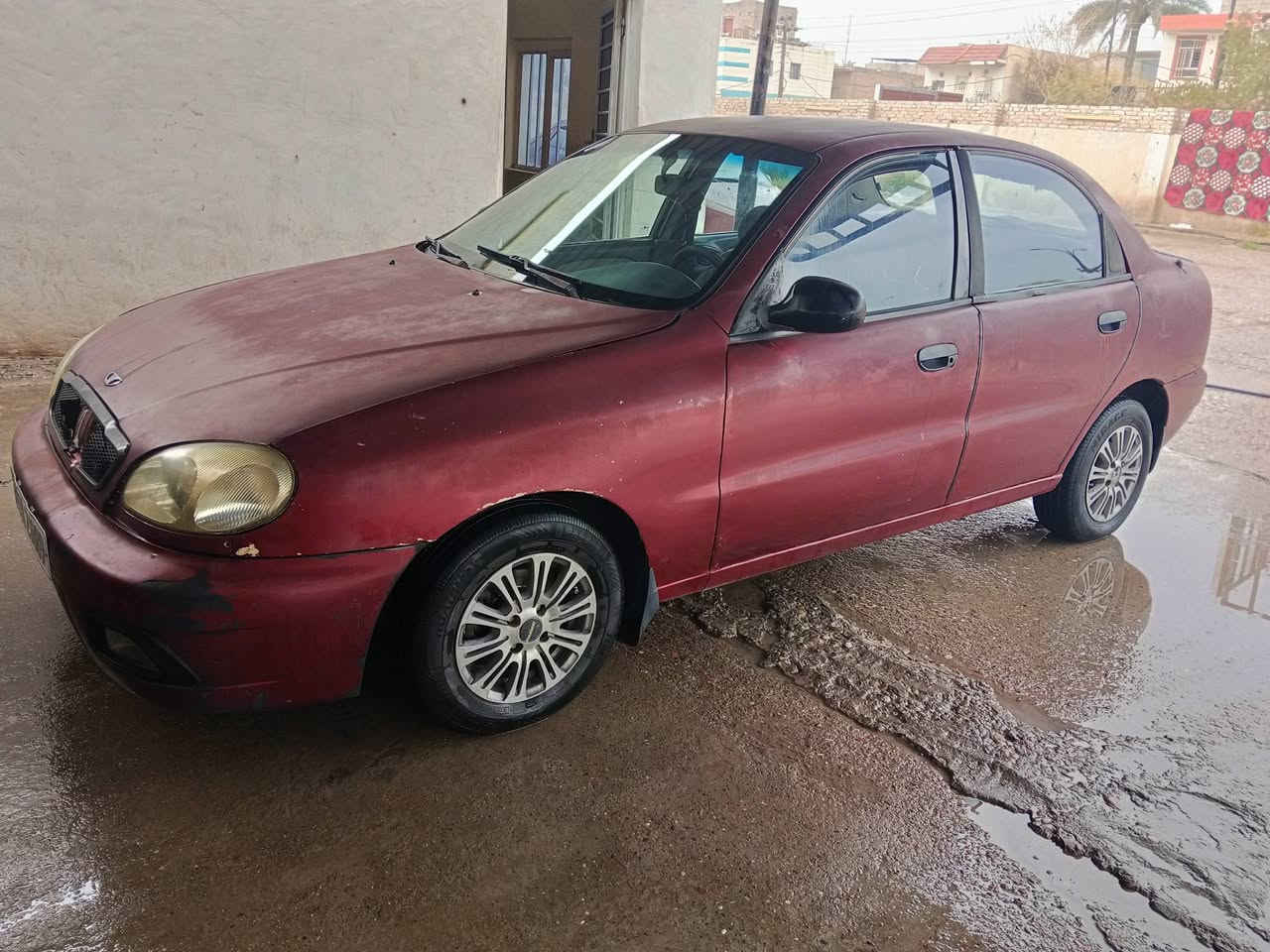 السلام عليكم ،،،، دايو لانوس موديل 1997 رقم بغداد مشروع وطني  تحويل مباشر السيارة حلوة ومابيها اي ضربه بس جاردة  تبريد گير محرك كلها شغاله صدر مرتب داخلها جديد السعر 27 وبيها مجال ،، رقم الهاتف *********** غير متواجد خاص
