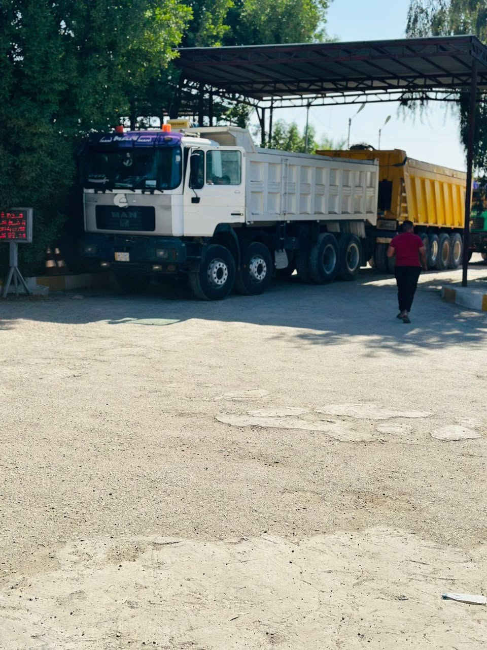 السلام عليكم للبيع مان صقر 2002رقم بغداد شرط لتحويل مجموعة CF مكينه 410 لاتنقيص ولا تبخير بشرط.  مامرسمه مقطوره مسجله بس سكس عقرب يعني تنباع رائس فقط او عربانه فقط او كامله هم ترهم للستفسارأكثر اتصال على لرقم ***********. مكان لسياره ديالى بعقوبه لا تراسلني عالخاص مكلف بل نشر بلا زحمه
