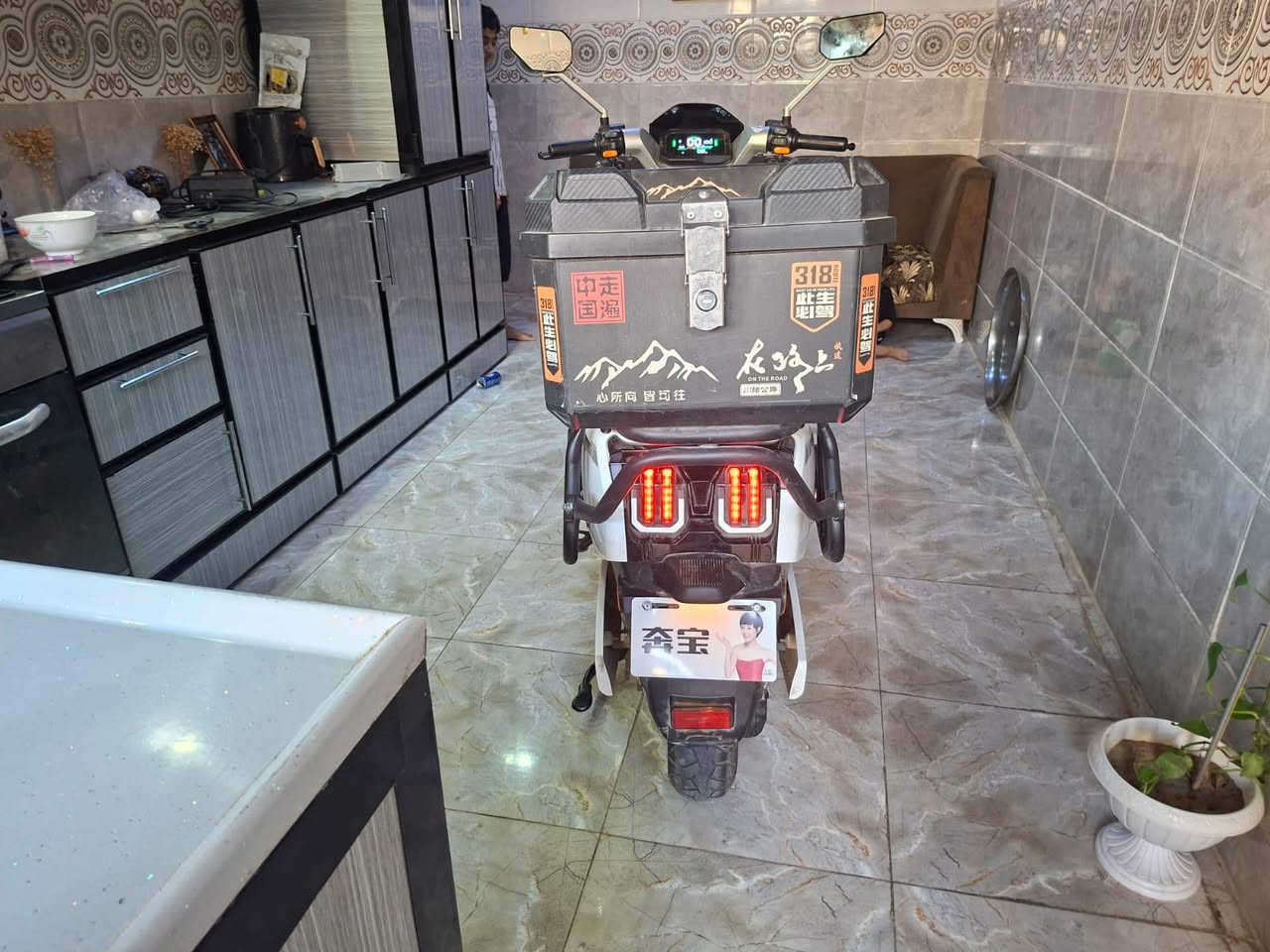 مطور البنبو ابو عيون شحن 6 بطاريه حجم كبير بعده لوك صار شهر من اخذته  وضع الشركه ترايك 80كلو متر الشحن الوحده تمشيك 80 كيلو سرعته90 حتاجيت وريد ابيعه  الاستفسار  *********** المكان الضلوعيه
