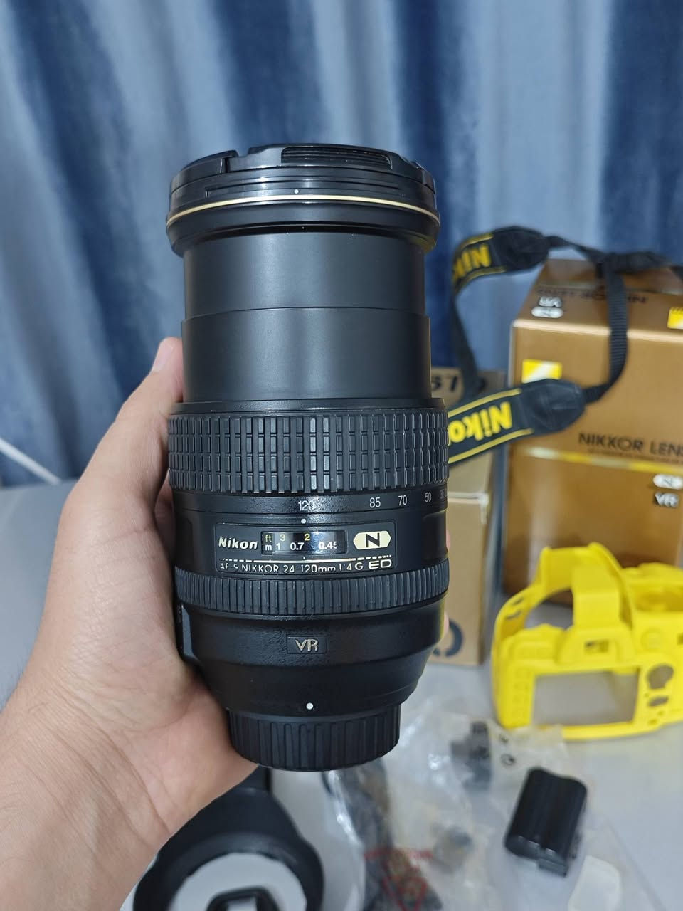 نيكون D610 فول فريم
عدسة نيكون الاحترافية 24-120 mm فتحة f/4
(مانع اهتزاز VR وعزل النانو). العدة كاملة بكرتونتها وأغراضها،
شترها 83 الف استخدام بيت تصوير منتجات 
نظافة 95 %
كربلاء .
***********
