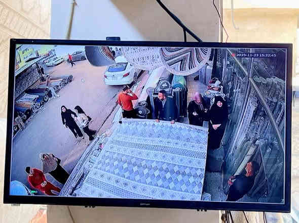 اعمالنا في بغداد / الدورة
تنصيب منظومة 8 كاميرات دهوا الاصلي
بأعلى المواصفات فول كلر تصوير ليلي نهاري ملون حتى بدون اناره وصوت وصورة 

لأصحاب البيوت والمحلات والاسواق
عرض جديد ولمدة محدودة منظومة دهوا فول كلر شرط الاصلية 8 كاميرات مع ديفيار وهارد 1000 كيكا وروله 250م ومحولات وكافة ملحقاتها وضمان سنه حقيقي

مواصفات المنظومة:-
- 8 كاميرات دهوا دقة 2 ميكا وزاوية واسعة لتغطية اكبر  
  مساحة تصوير ليلي نهاري ملون حتى بدون اناره وصوت وصورة بدقة عالية .

- ديفيار دهوا 8 جنل يشغل جميع انواع الكاميرات ويدعم اللغة العربيةويمكن ربطه على الموبايل ببرنامج خاص.

- كيبل رولة 250م مسلح ونحاس 100‎%‎

-فيش كامله PNC 16. فيش POWER 16

- هارد خزن 

-بوكسات كاميرات عدد 8 لحماية الفيش من العبث والرطوبة

-محولات خاصة بالمنظومة.

- راك حديد حجم 2u لحفظ الديفيار واليو بي اس وتعطي شكل لائق للداخل

- يو بي اس ليثيوم اصلي يعتبر جهاز حماية ومنظم فولتية وتلغي كافة المحولات وتشغل مباشر علية المنظومة مع الانترنت 

-  ماوس وكيبل HD .

-ضمان بالكاميرات والديفيار سنه كامله.

لمزيد من المعلومات مراسلتنا على الخاص او الواتساب
 ***********واتساب 
***********مهندس محمد
