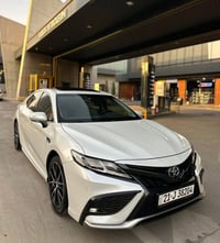 كامري SE خليجي قطعه نادره وقليله جدافول فول مواصفات اعلى فئه شكلها تخت...