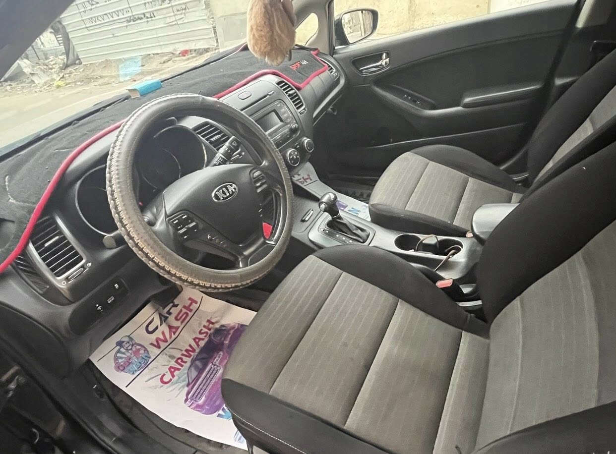 السلام عليكم عندي كيا فورتي موديل 2016 محرك 2000 تحكم ستيرن وارد امريكي حادثه بين الباب والجاملغ الايسر شواصي الغود مكفولة رقم بغداد الماني مشروع وطني 
العنوان :بغداد السعر 90 غير متواجد على الفيس بوك للاستفسار الاتصال على الرقم ***********
