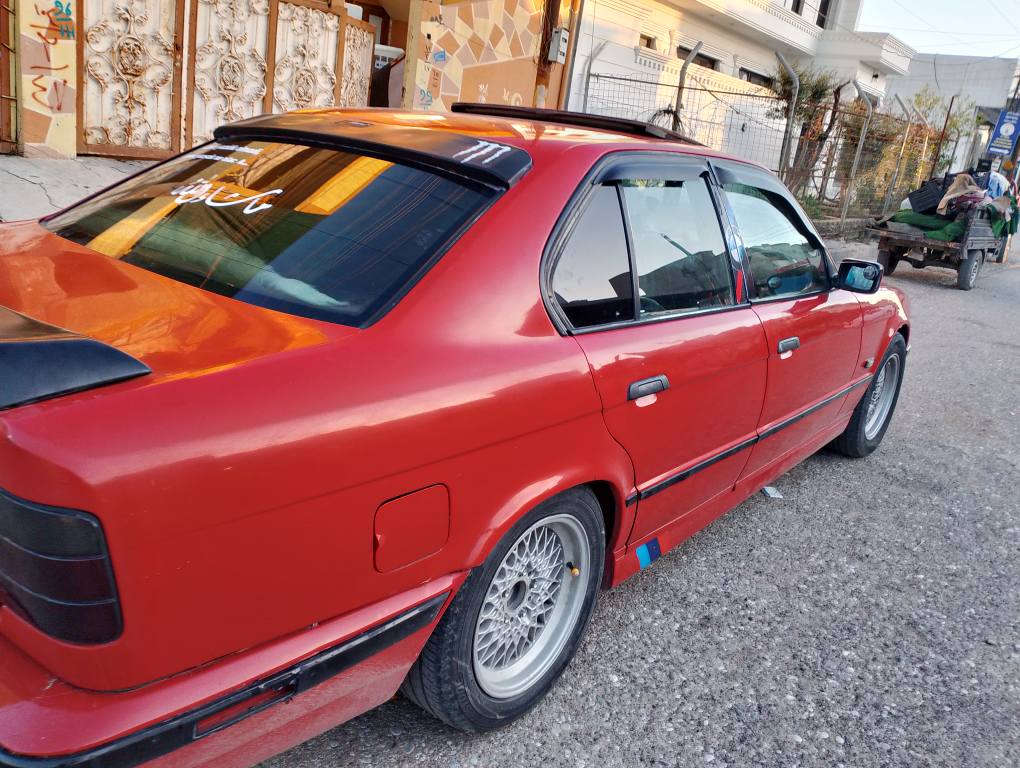 بي ايم 525 گير عادي 
رقم سليماني سنويه 2029 جديد شرط تحويل
سياره كلش نظيف 
موديل 1991
7ورقه غرامه ورا معامله انطيك 
رقم موبايل اسيا/***********
                كورك/*********** ديبيس, كركوك
