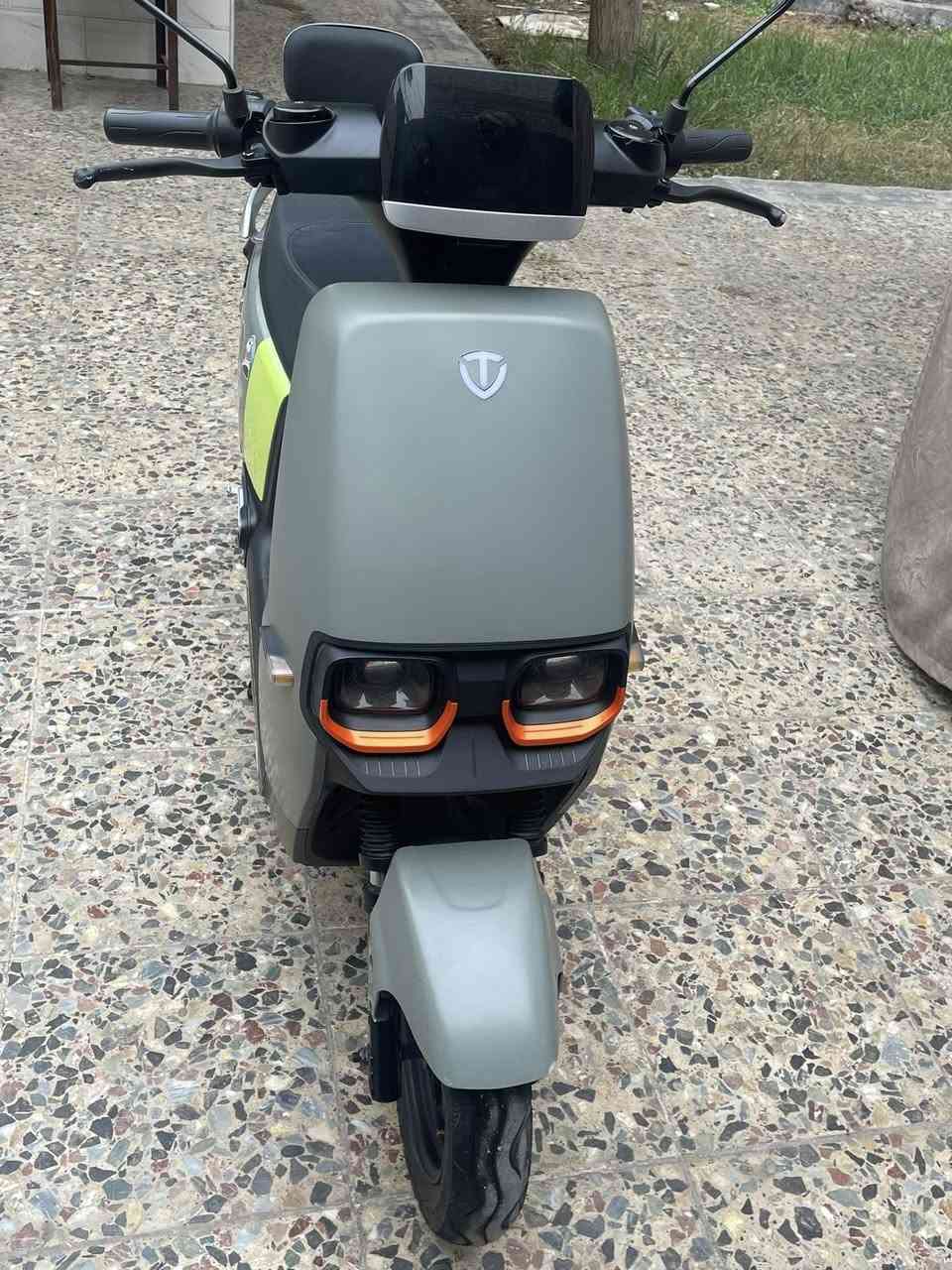 سلام عليكم 
دراجه شحن ريان للبيع 
الدراجه صارلها 10 اشهر
مبدل بيها بطاريات عدد 6 جدد قبل يوم يعني تاخذ دراجه اخت الجديده بيهن ضمان شركه
سرعه 50حقيقي 
عدد بطاريات 6 
ملف 1200حقيقي
كلشي شغال بيها ماكو عطل
اكو ملاحضات جداً بسيطه يعني كم طخه 
الدراجه ماشيه 370 كيلو 
عنوان بغداد حي اور
رقم ***********
