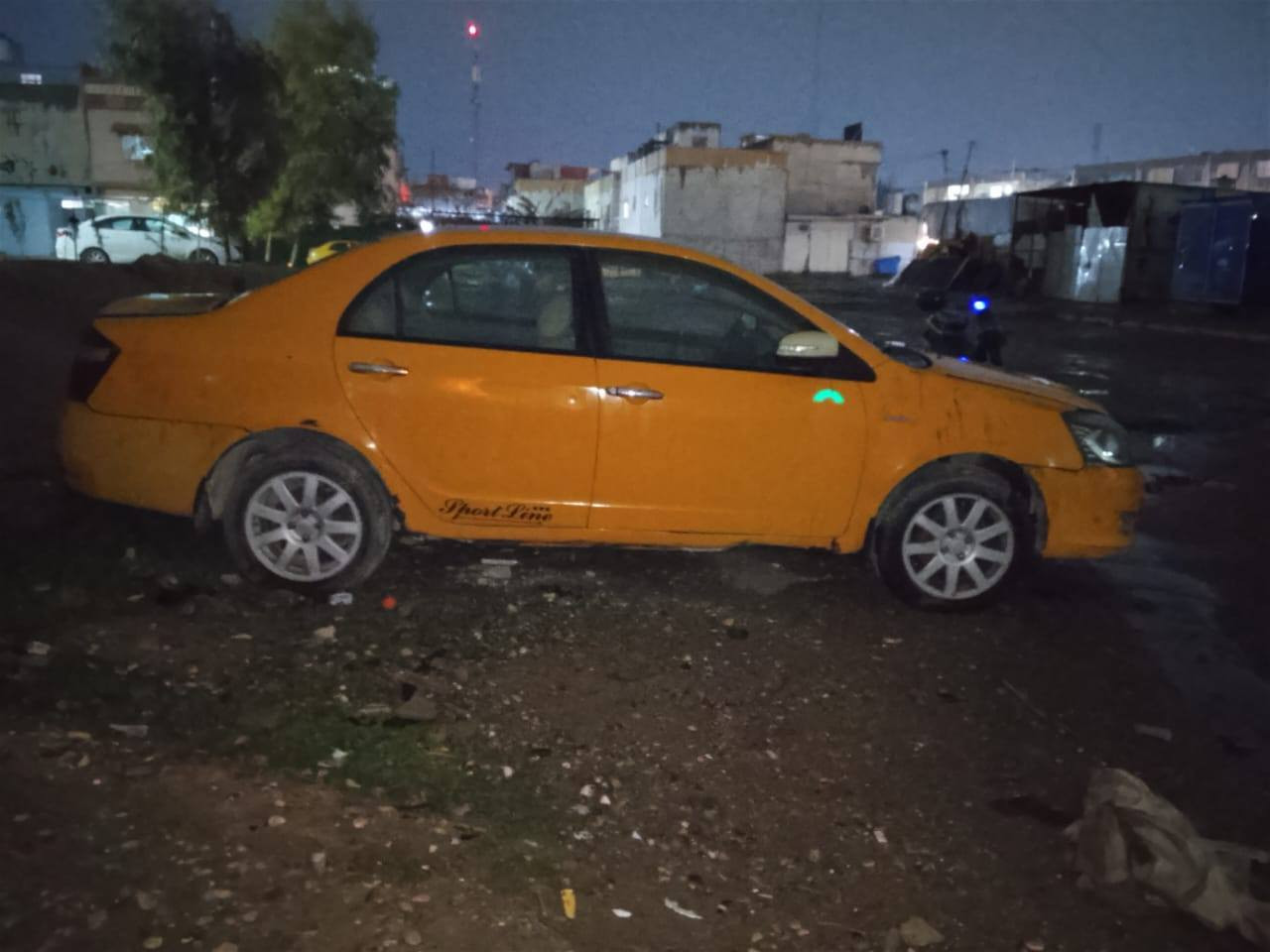 السلام عليكم أم كي للبيع سياره بلا ضرر بس بيها قطع ناريه واكفه حالين ماصلحتها موديل الفين 13 مكينا معمره جديد كابون مامسجل شرط وكاله وتحويل السعر 30 و بيها مجال قليل مكان سيار شقق الخضراء ***********
