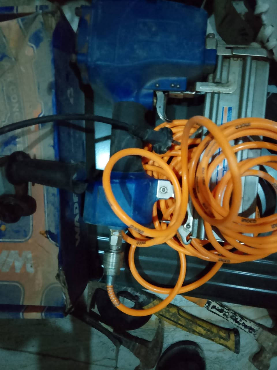 يا الله
كمريسر للبيع معه مسدسات ثنين
معه صوده
بغداد حي نصر شارع جامع 
***********
