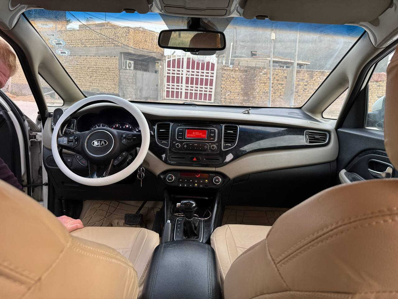 السلام عليكم كيا كارنز 2014 للبيع مستعجل ١٣٠ وبيها مجال خليجي ماشيه 142 حقيقي جمالغ امامي جهة الصدر مصبوغ نفسه والدعاميه فقط كير مكينه حداديه تخم تاير كله جديد منظومة تبريد شادها جديده ارظيه تنته جلد شادهن قبل شهرين للاستفسار 
***********
العنوان بابل حله قرب اثار بابل 
علما مكلف بل نشر رقم صاحب السياره بل منشور
