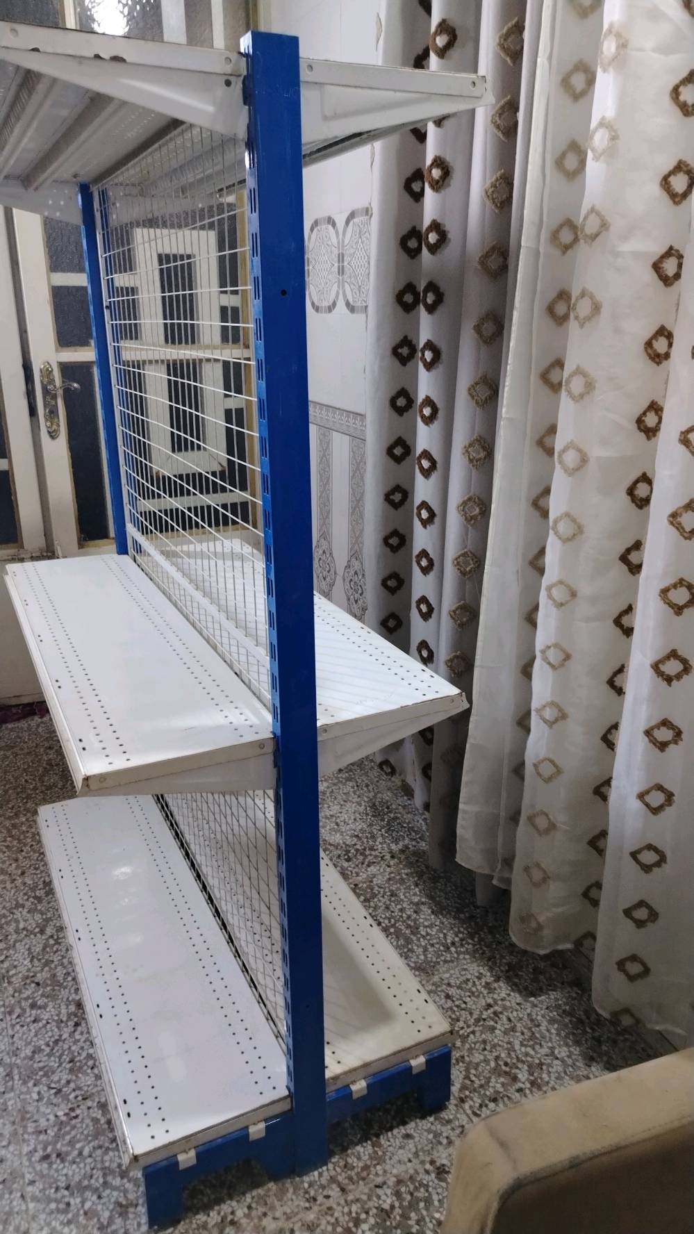 السلام عليكم رفوف وصطي التركي الاصلي ٣مترات أونص أو يوجد رفوف جداري للبيع المكان كربلاء للستفسار واتساب