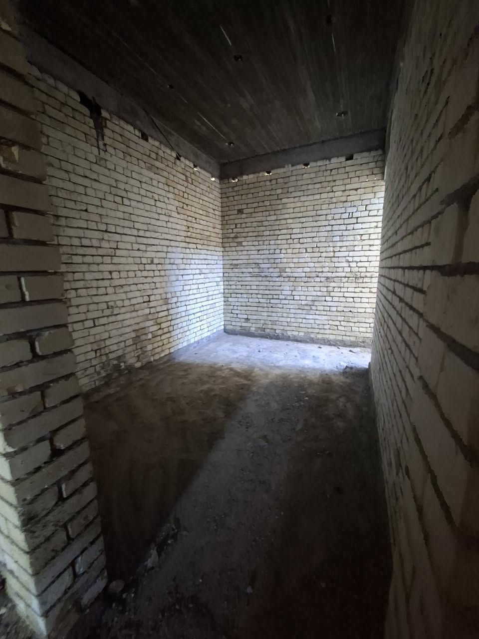هيكل مساحه ١٥٠ للبيع خلف قاعه اوسكار التصنيع  كامل تكدر تسحب عليه اسكان ويرهم بيت واحد او تسوي مشتملين 
تفاصيل البناء الطابق الارضي غرفتين نوم ومطبخ حار وبارد وصاله مفتوحه ع الهول الداخلي وحديقه داخليه الطابق الثاني شقه اماميه غرفه ومطبخ وجلوس مع الصحيات الجزء الخلفي ثلاث غرف نوم وحده صغيره مع اثنان كبار مشتركات وحده سويت  مع بيتونه كبيره للتواصل ع الرقم التالي ***********
