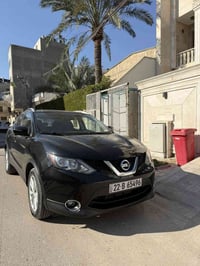 للبيع نيسان روج 2017ماشيه  32000حقيقي لون اسود مواصفات بصمه ٤ كامرات  ...
