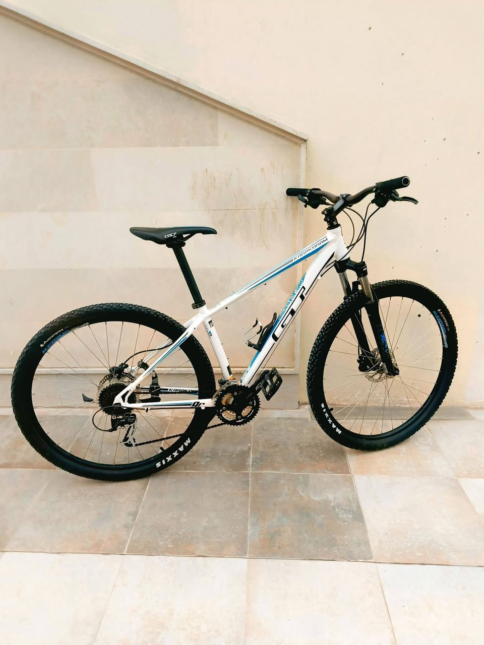 ‏
موصل  // المجموعة
‏دراجة جبلية  "GT"  أمريكي 
‏
‏حجم 29   ، فريم  S استعراضي 
‏سستم الدراجة Shimanow Alivio 
‏البريكات دهن هايدروليك تكترو 
‏معدن ألمنيوم بالكامل 
‏الحركات  9*3  
‏دبل أمامي Senator قفل فتح  
‏تايرات ماكسز الأصلي 
‏حالة الدراجة  90 ٪ 
‏
‏السعر  420 ألف 
‏
‏للتواصل ع الخاص أو واتس  / ***********
‏
‏متوفر #توصيل المحافظات
