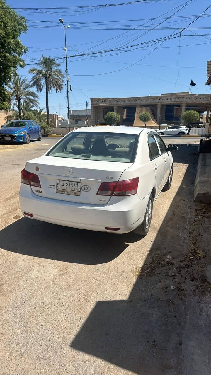 بي واي دي جي 3  موديل 2011
رقم بغداد سنويه نافذه 
مكينه تبخير بدايتها
بيها بارد بالجاملغ اليسره الامامي 
وخياسات بالدوسه قليل معمره 
تبريد شغال ثلج 
شاشه وكامره
سعر 45 وبيها مجال قليل 
*********** بي واتساب
