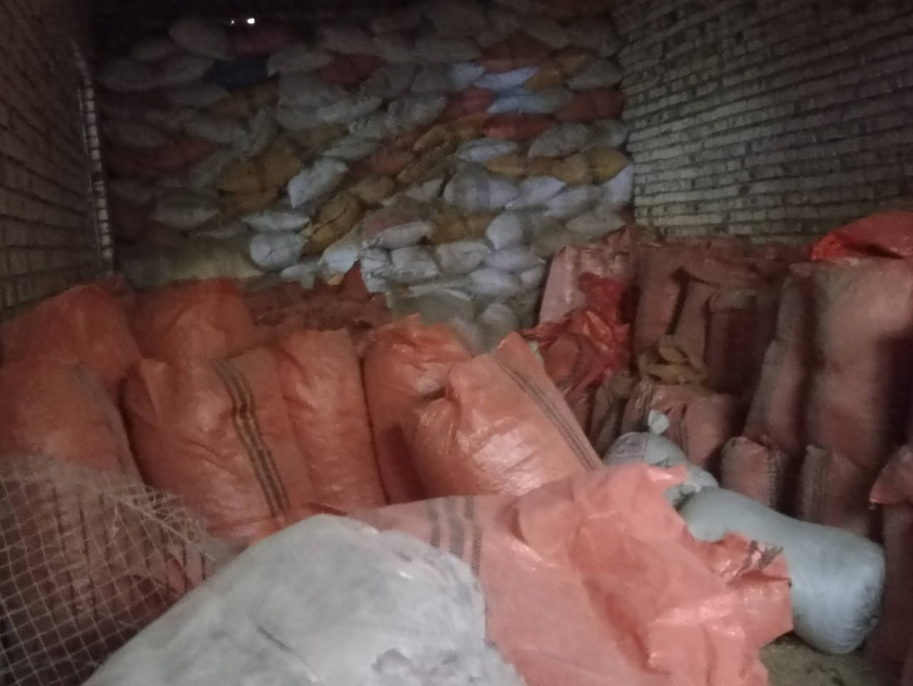 سلام عليكم يوجد تبن مطحون طحنته لحلالي بيه شليف وبيه أقل إلي يريدهن يقيم بما يرضي الله مكاني نجف حي ميسان 
***********
