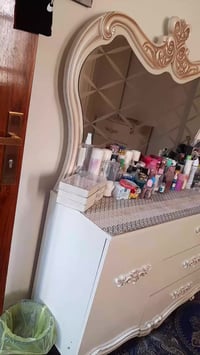 غراض للبيع غرفه نوم تركيه ٩ قطع نضيفه  وكامنتر وملحق وسنك وديوان ٥ مقا...