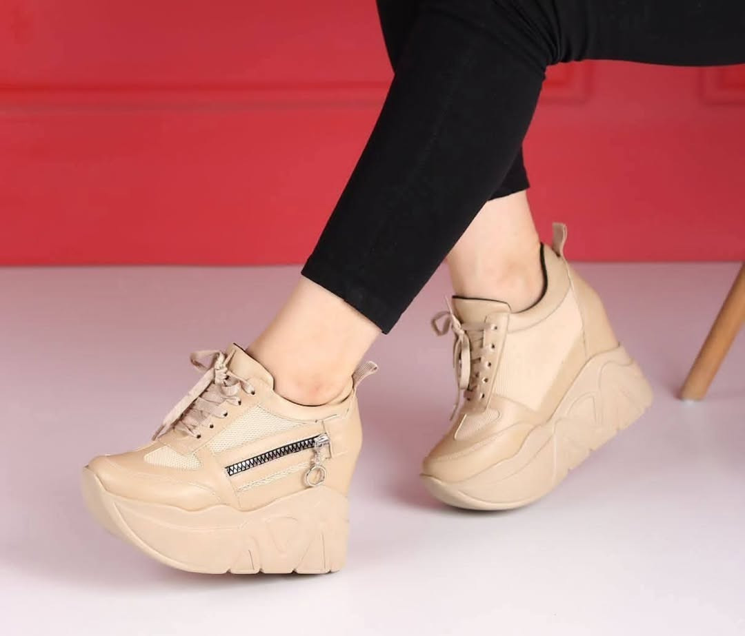 رياضي كعب داخلي عالي الاكثر راحة 
Size 36 37 38 39 40 41 
للحجز مراسله الصفحة او الوتساب *********** 
يوجد خدمة توصيل لجميع المحافظات
