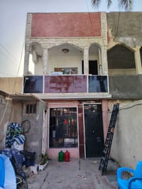 دار طابو صرف للبيع ماساحت البيت ( 130 متر ) واجهت البيت 4و ربع نزاله 3...