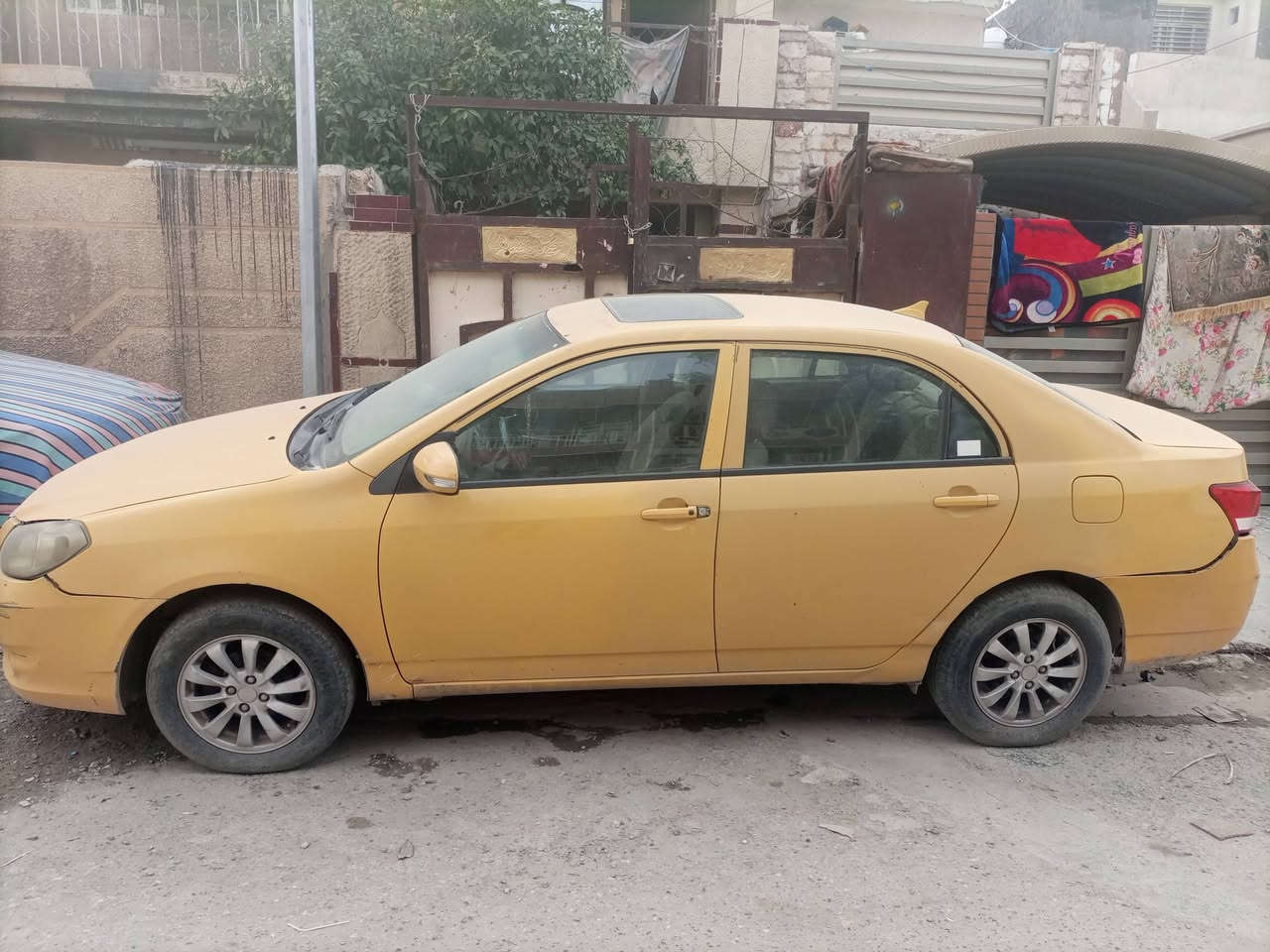 من رخصة الادمن المحترم
بي واي دي g3 موديل 13كير عادي محرك هوندا ياباني  حره بسمي بس السنويه منتهيه سعره 35 ورقه بقية  التفاصيل الاتصال ***********
