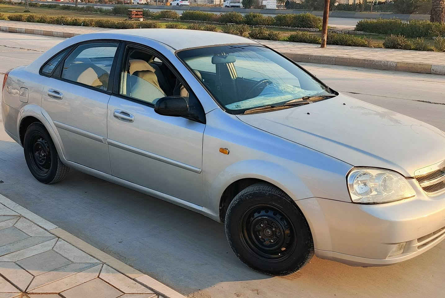 اوبترا 2004 محدث 14 مصبوغة عام 
كير عادي
رقم بغداد 
مكانها بالكوت 
***********
