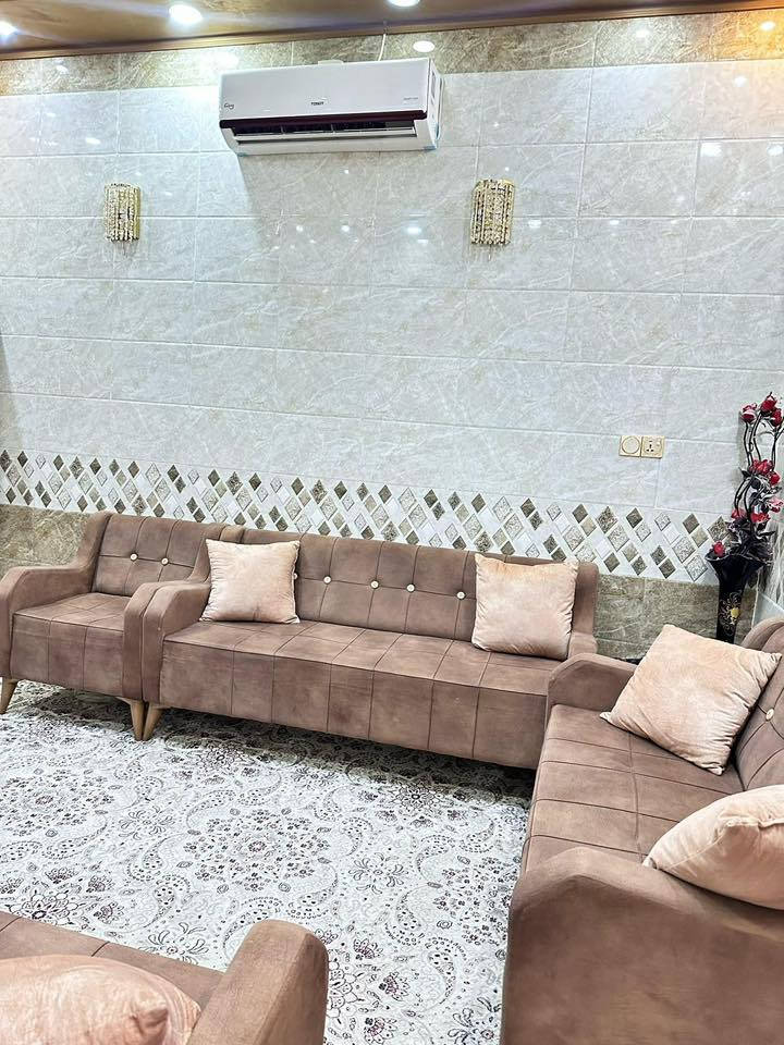 دار للبيع في كربلاء يبعد عن مرقد الامام الحسين ٥ دقايق بالسيارة وربع ساعة مشي 
🔺دار للبيع في كربلاء حي المعملجي (طابو صرف) الفرع المقابل لجامعة الصفوة مساحة ١٠٠ متر بناء طابوق حديث المنطقة تبليط ومقرنص وارصفة شارع ١٠ متر يصلح للسكن او الاستثمار (🔺اقسام داخلية لطبة الجامعات🔺) كون البيت قريب من جامعة الصفوة وجامعة السبطين
متوفر خطوط نقل لجميع مناطق كربلاء والى حرم الامام الحسين (ع) 
البيت كامل مع الاثاث
السعر ٢١٥ مليون 
للاستفسار الاتصال او واتساب
***********
