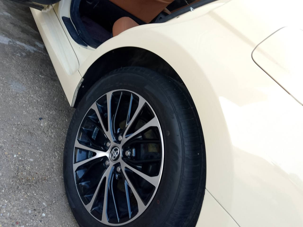 السلام عليكم كامري 23تكسي دبي هايبرد رقم بصره دولي  تحويل ثاني يوم جميع المحافظات   صبغ عام السعر 138بيع او مراوس ***********
