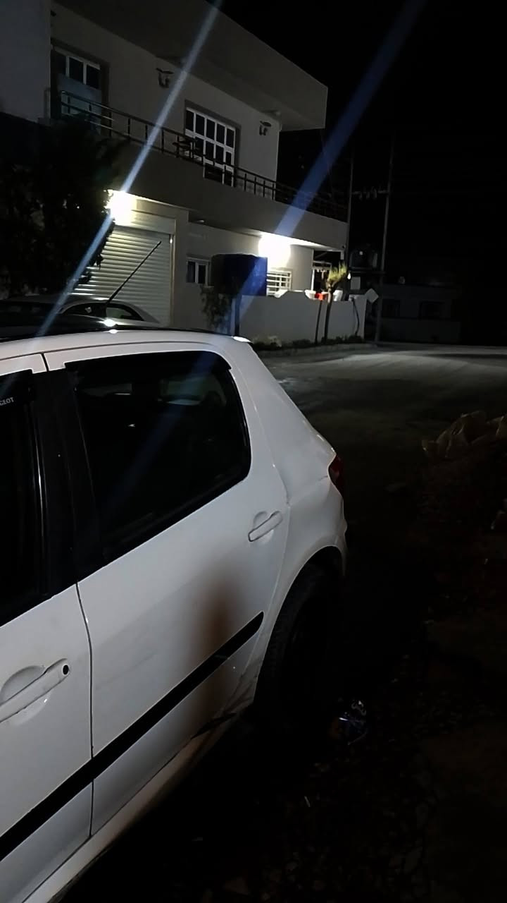 بیجۆ ٣٠٧ فەڕەنسی ٢٠٠٦ گێڕ ئۆتۆماتیک سەنەوی پلاستیک ئەسڵی و وەکالەت بێ کێشە گێڕو مەکینەی مەزبوت کارەبای بێ کێشە گەرمی مەزبوت ساردی بەس کۆمپرێسەری ئەوێت ١٧٨٠٠٠ هەزاری هەقیقی ڕۆشتوە ساحێب سەنەوی مەوجودە  بەس بۆنیتی بۆیاخە دەعو لێدرانی قورسی نیە ناو گرتنی نیە لەگەڵ ئەو لێدرانەی دوای سایەق شتێکی وا نیە چانەکراوەتەوە بێسەر ئێشەیە ماڵی خۆمە هی مەعرەز نیە *********** واتس ئەپیشی لە سەرە تا بانگی بەیانی تەلەفۆن بکە نرخی ٤٦ گەڵاو مامەڵەی برایانە
