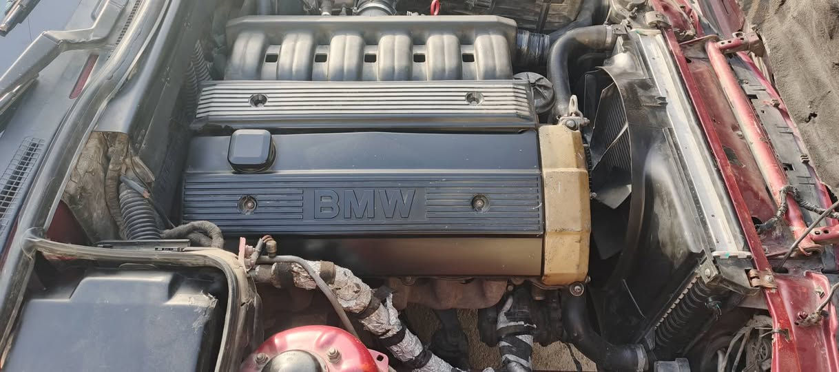 السلام عليكم مره خصت الادمن.
بي ام 520 1992اوتماتيك رقم بغداد بسمي سنويتها ساقطة صارلها شهر  تبريد منظومه كامله اني مبدلها على ايدي تخم تاير جديد زنون اصلي  مكينه خير من الله كير بس بالثاني بي طبه وباقي النمر تخبل امشي بيها 200 يرادلها  نواعم غير متواجد على الفيس مكاني بغداد / الحسينية / الراشدية السعر 65 وبيها مجال قليل  الاستفسار اكثر الاتصال *********** ابو محمد
