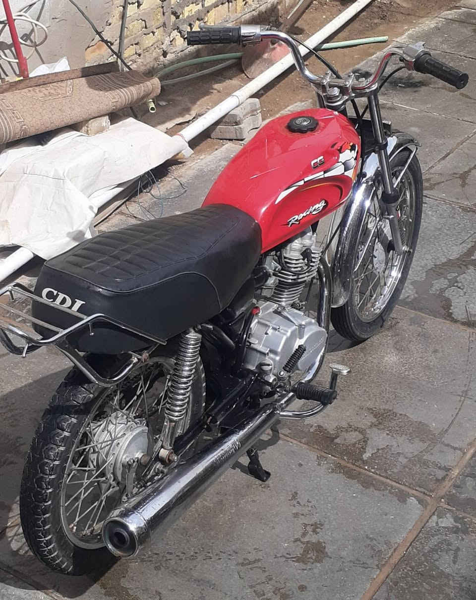 السلام عليكم دراجه للبيع موديل 16 اوراق اصولي دراجه حلوه وجاهزه واغراض كله جديد مكان واسط قضاء الحي والسعر ب 450 وبيها مجال للشرائع والاتصال على الرقم***********
