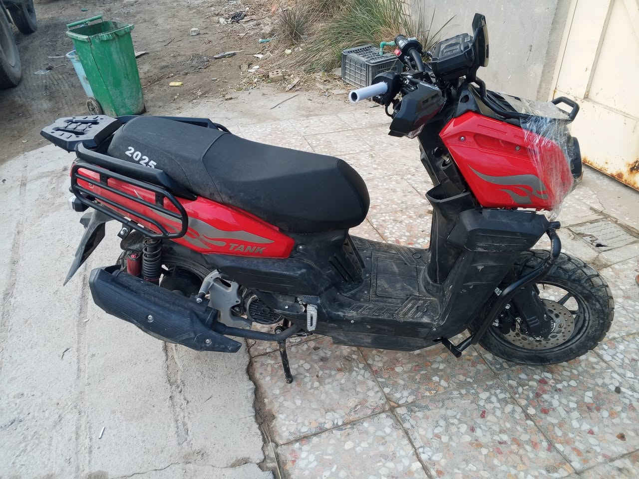 دراجه للبيع موديل 25 دراجه خير من الله بس بيه ضربه من كدام المكينه اخت الجديده السعر 800 وبيه مجال المكان يم مستشفى الهاشميه العام رقم ‏‪***********‬‏
