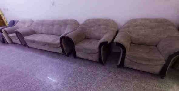 تخم قنفات للبيع ١٢مقعد السعر ٣٠٠ المكان شارع فلسطين الإتصال على الرقم ***********
