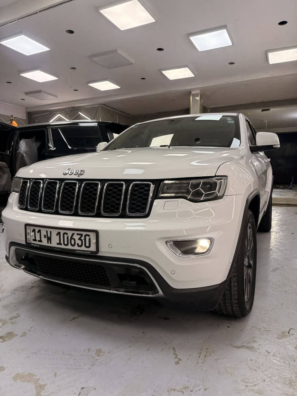 اللهم صلي على محمد وآل محمد
للبيع فقط 
لمتد بلاص فول
2018 وكالة مكفوله من الصبغ والتبديل 
ماشيه 80,000km
بانوراما
كشنات جلد حار بارد
رادار جانبي
حساس امامي وخلفي
ثلث شاشات
فور ويل4*4
الصندوق الخلفي كهربائي
كشنات خزن ميموري
شتيرن كهربائي
اطفاء ذاتي عند التوقف
شفتات ستيرن 
داخل عسلي زيرو جديد مغلف
غراض الشركه موجوده العده والسماعات والارضيات 
دبل بصمه عدد2
السياره بيهه سونرات عدد2 يعني مفحوصه  وجاهزه
رقم بغداد تحويل مباشر باسمي
هزه جديده ✌🏻
***********
مكاني بغداد السيديه
الشراي يتصل ويعرف السعر حالي حال السوك❤️
اذا معجبتك صلي على محمد ولتغثني ❤️
